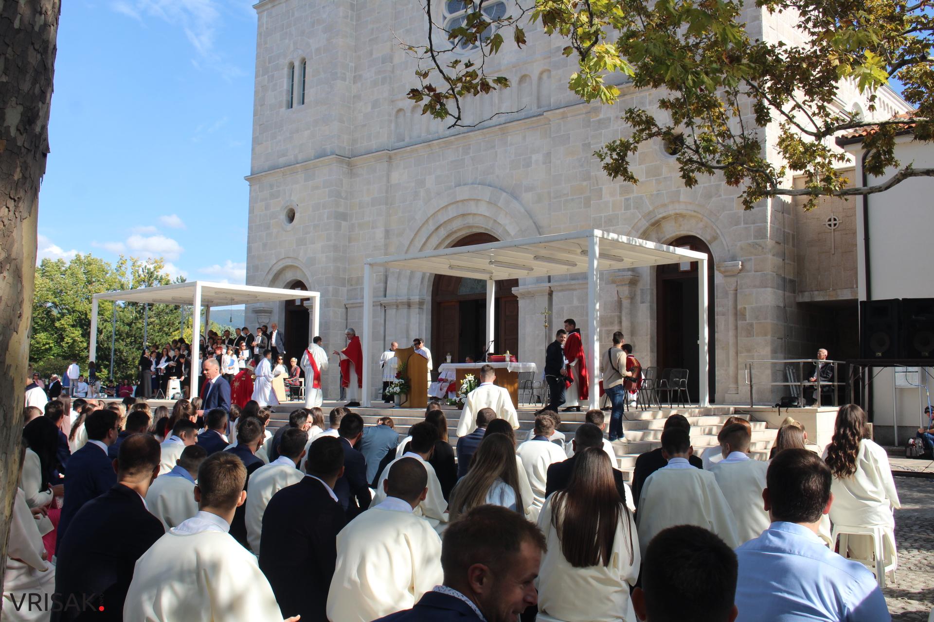 Široki Brijeg: 182 mladih župljana primilo sakrament Svete potvrde