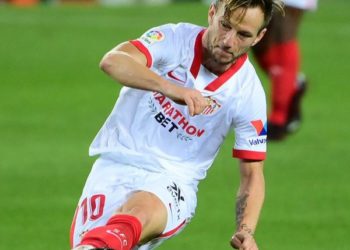 Rakitić sa Sevillom zaustavio Barcelonu na Camp Nouu