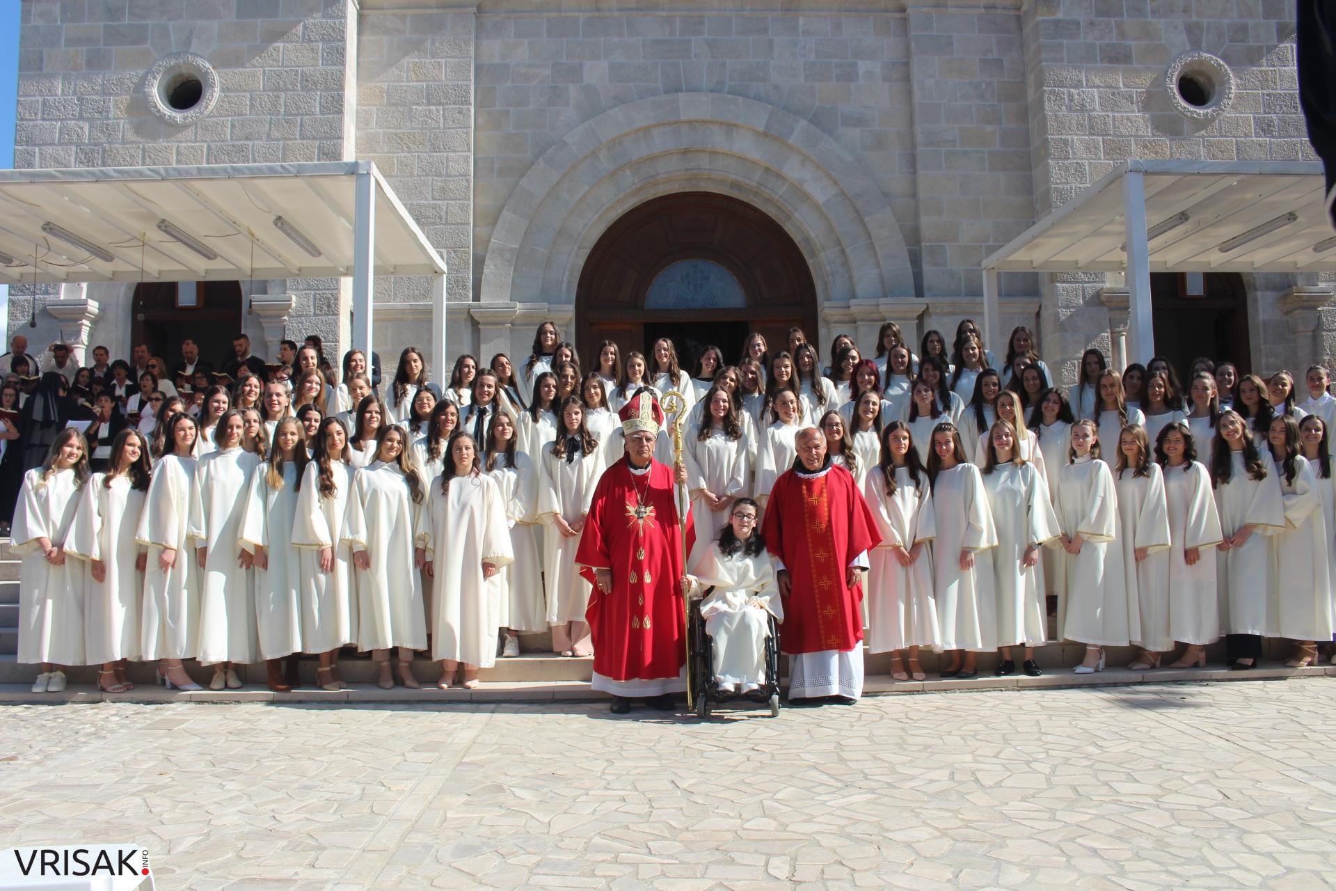 Široki Brijeg: 182 mladih župljana primilo sakrament Svete potvrde