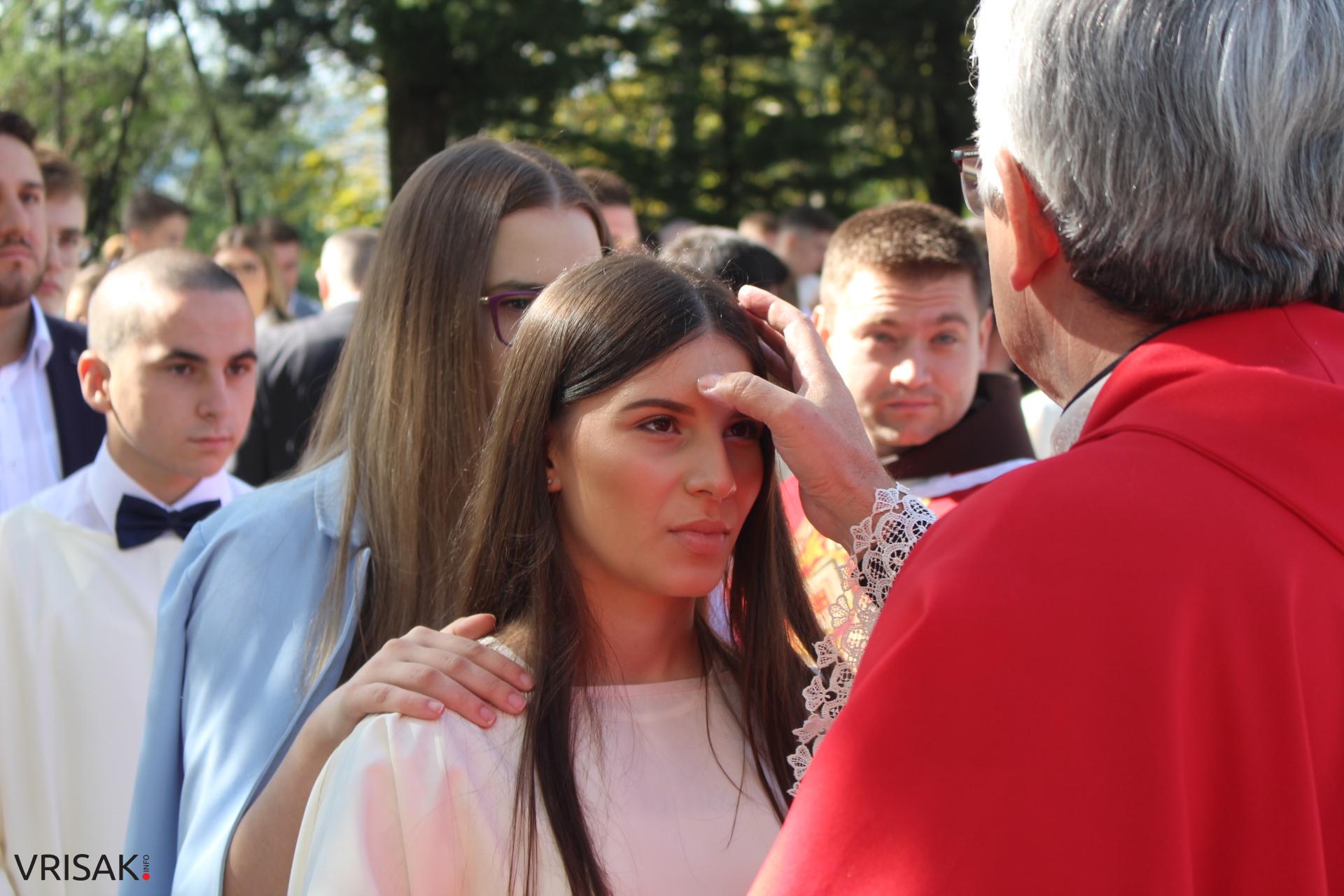 Široki Brijeg: 182 mladih župljana primilo sakrament Svete potvrde
