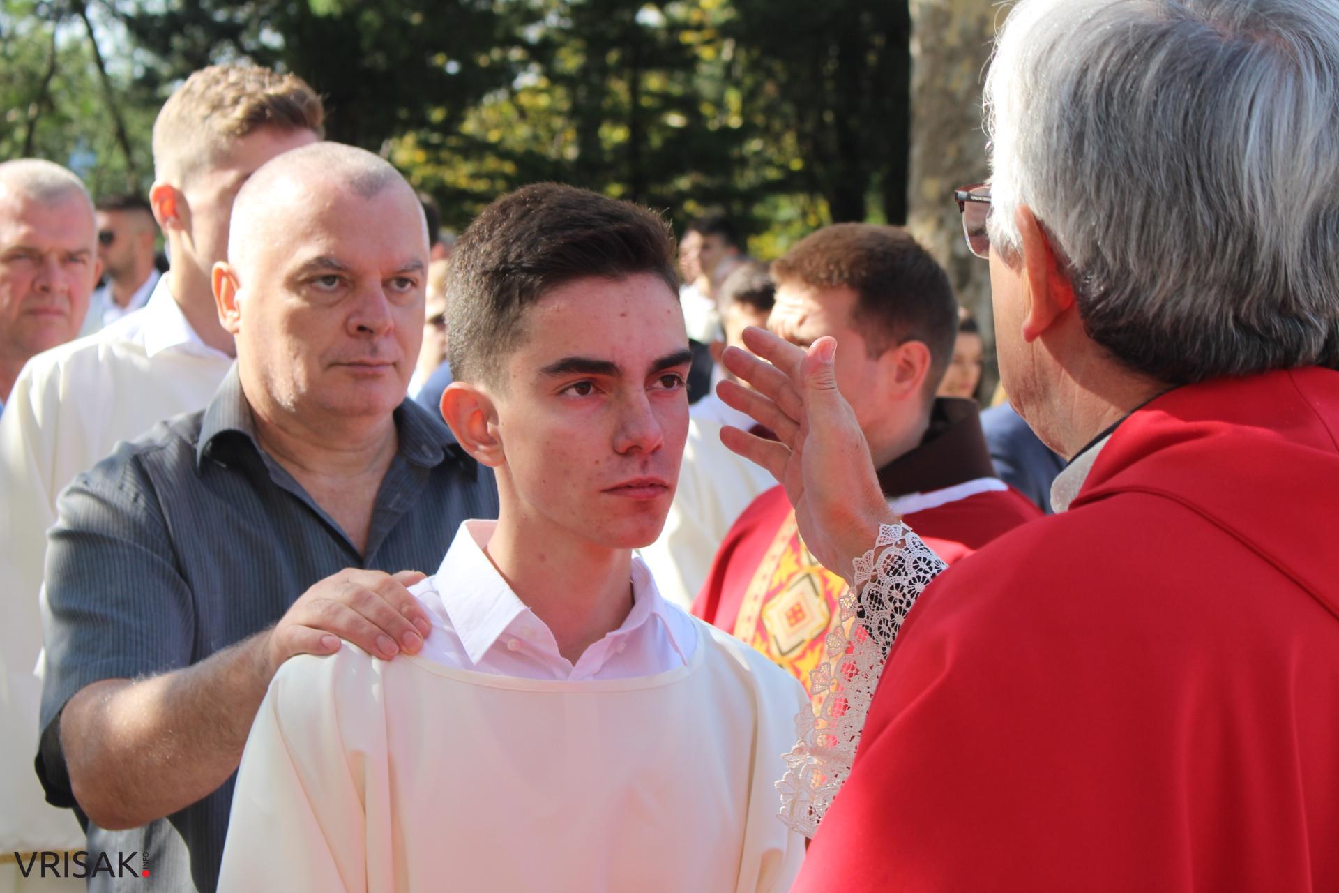 Široki Brijeg: 182 mladih župljana primilo sakrament Svete potvrde