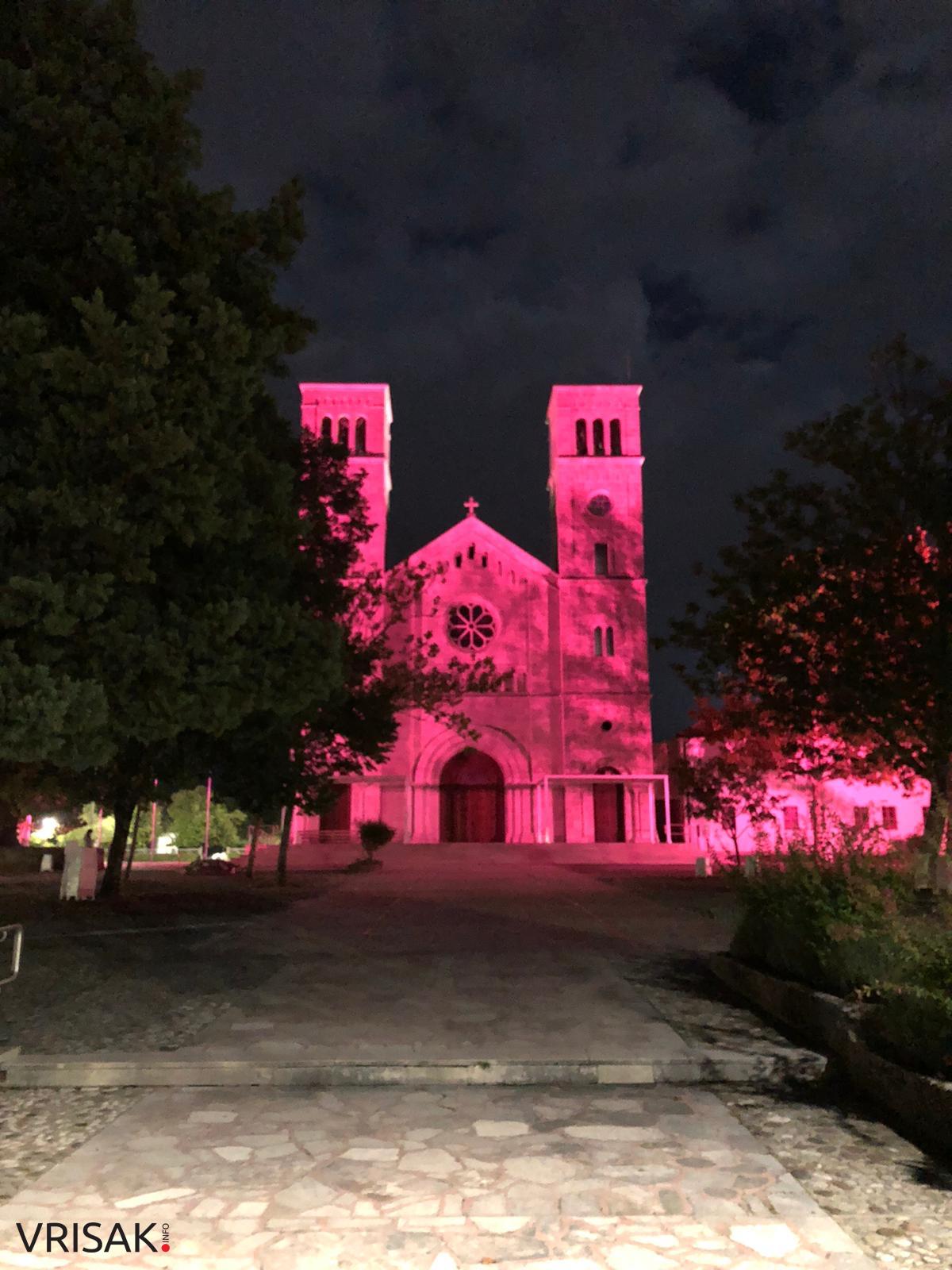 Širokobriješka crkva zasjala u rozoj boji