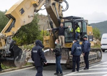 Pokušao zaustaviti bagere na gradilištu prilazne ceste za Pelješki most