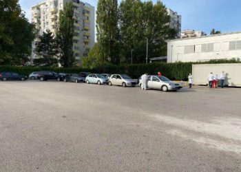 Drive-in testiranje u Mostaru: Za manje od sat vremena testirano 260 osoba