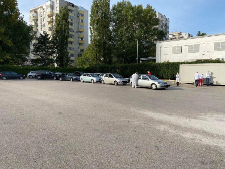 Drive-in testiranje u Mostaru: Za manje od sat vremena testirano 260 osoba