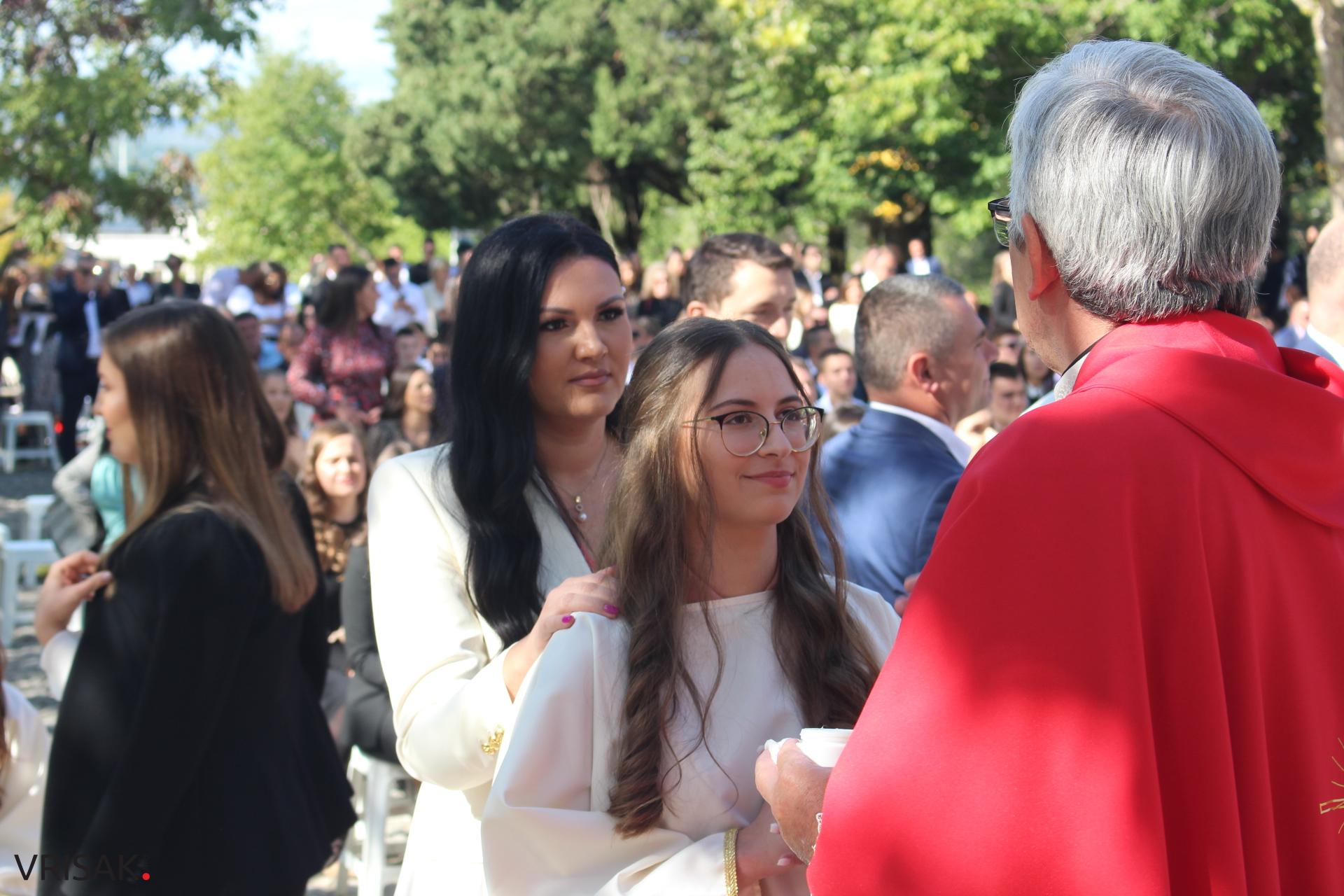 Široki Brijeg: 182 mladih župljana primilo sakrament Svete potvrde