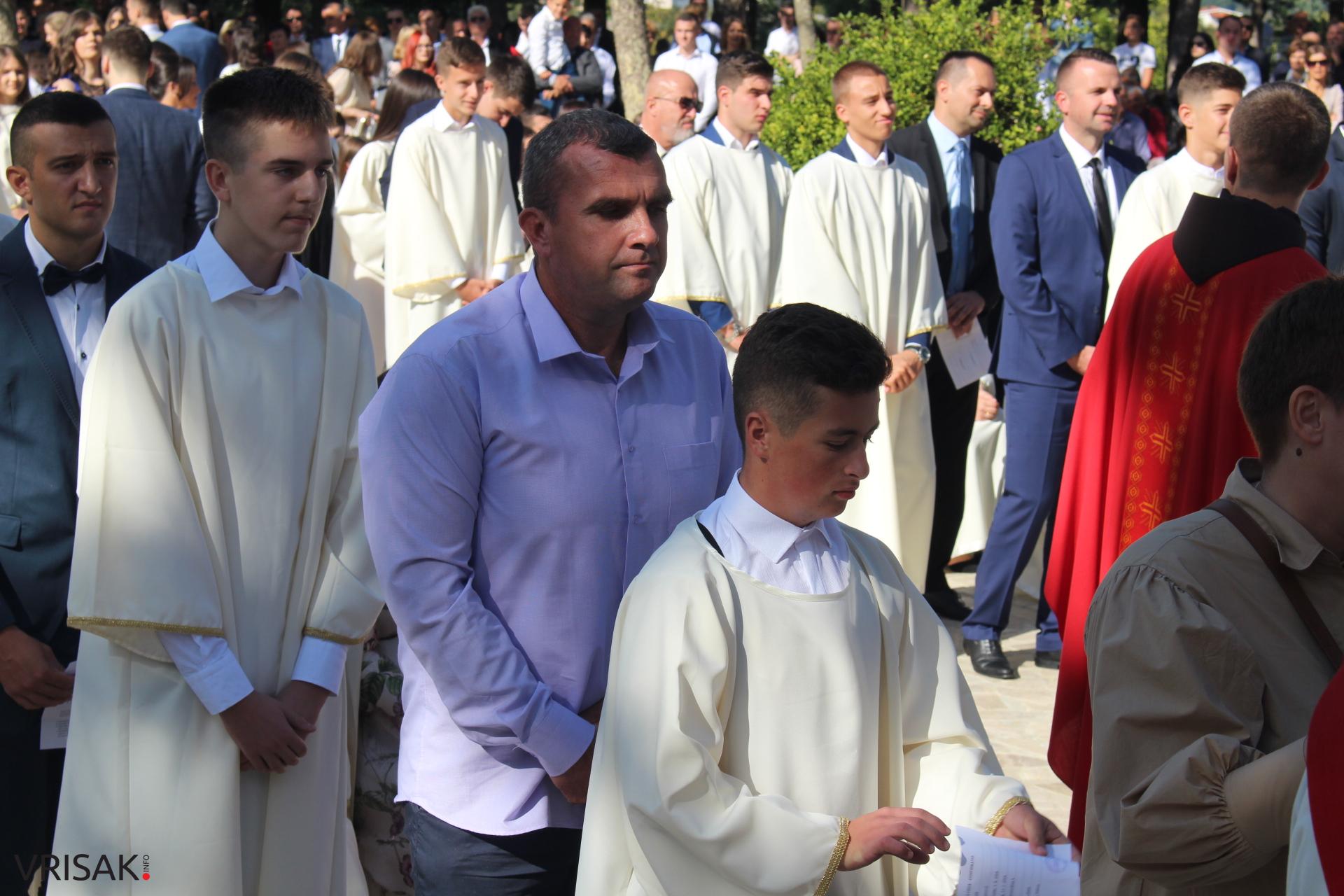 Široki Brijeg: 182 mladih župljana primilo sakrament Svete potvrde