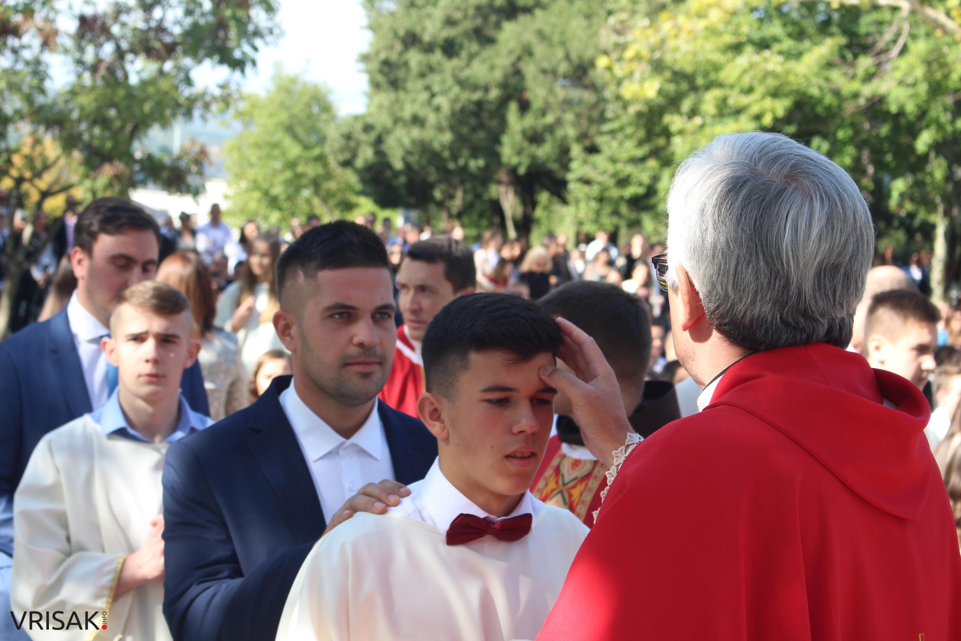 Široki Brijeg: 182 mladih župljana primilo sakrament Svete potvrde