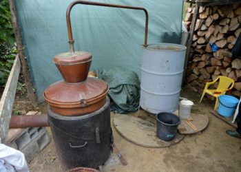 Pekli rakiju pa izazvali požar na gospodarskoj zgradi