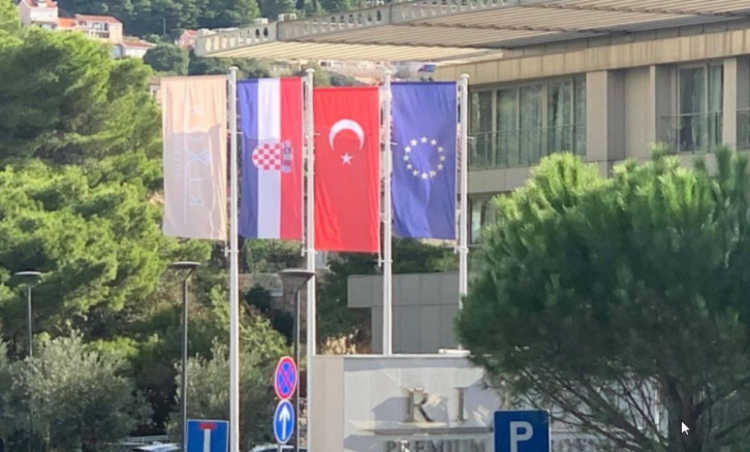 Dubrovčane uznemirila turska zastava ispred hotela