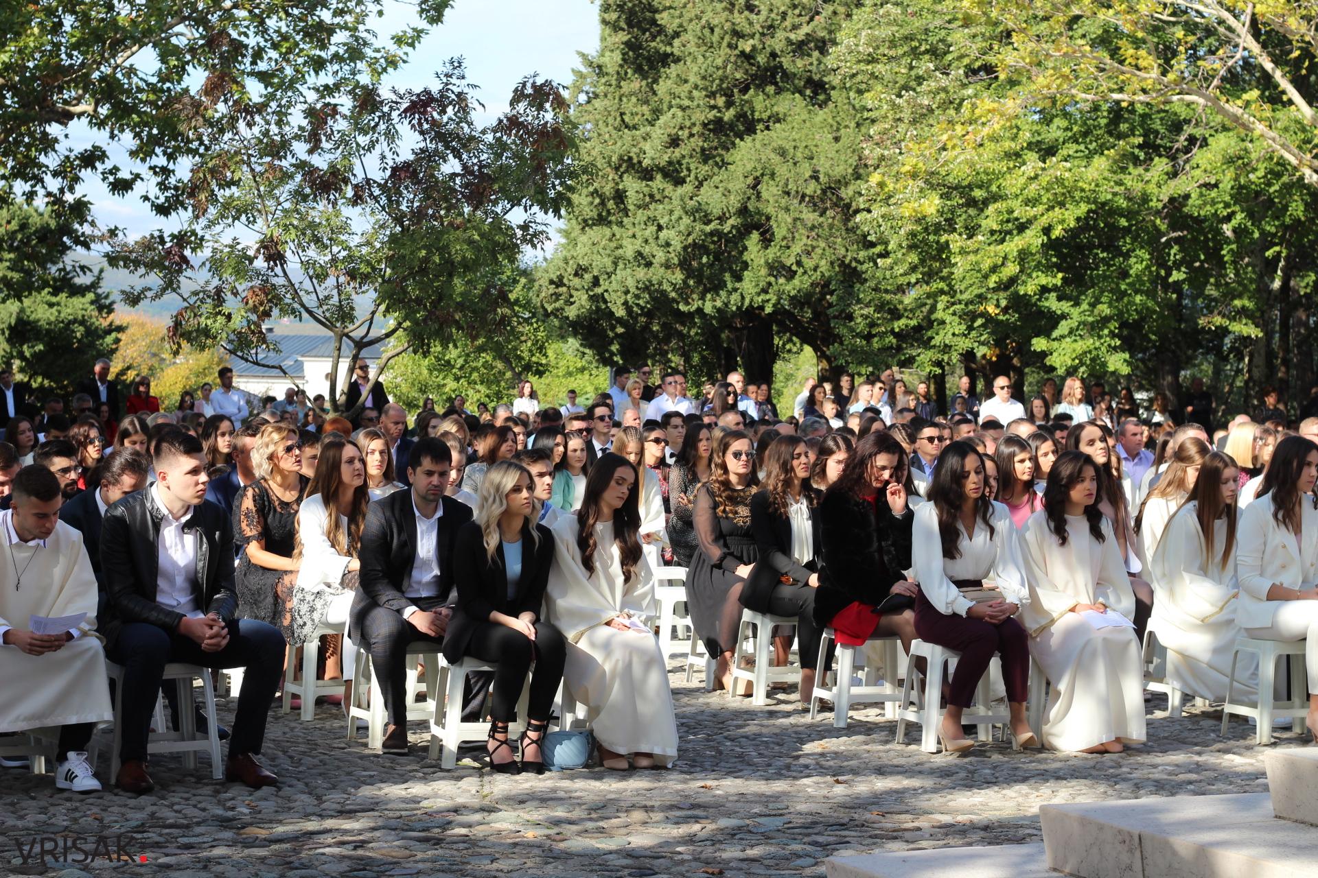 Široki Brijeg: 182 mladih župljana primilo sakrament Svete potvrde