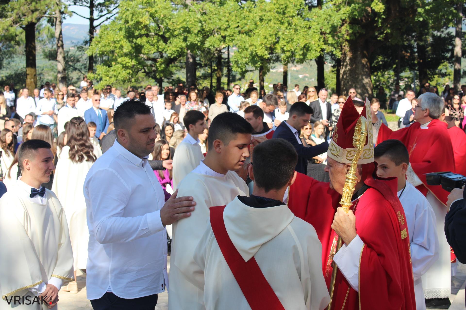 Široki Brijeg: 182 mladih župljana primilo sakrament Svete potvrde