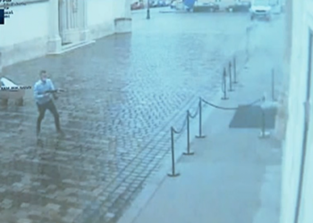 Policija prikazala snimku napada na Markovu trgu (Video)