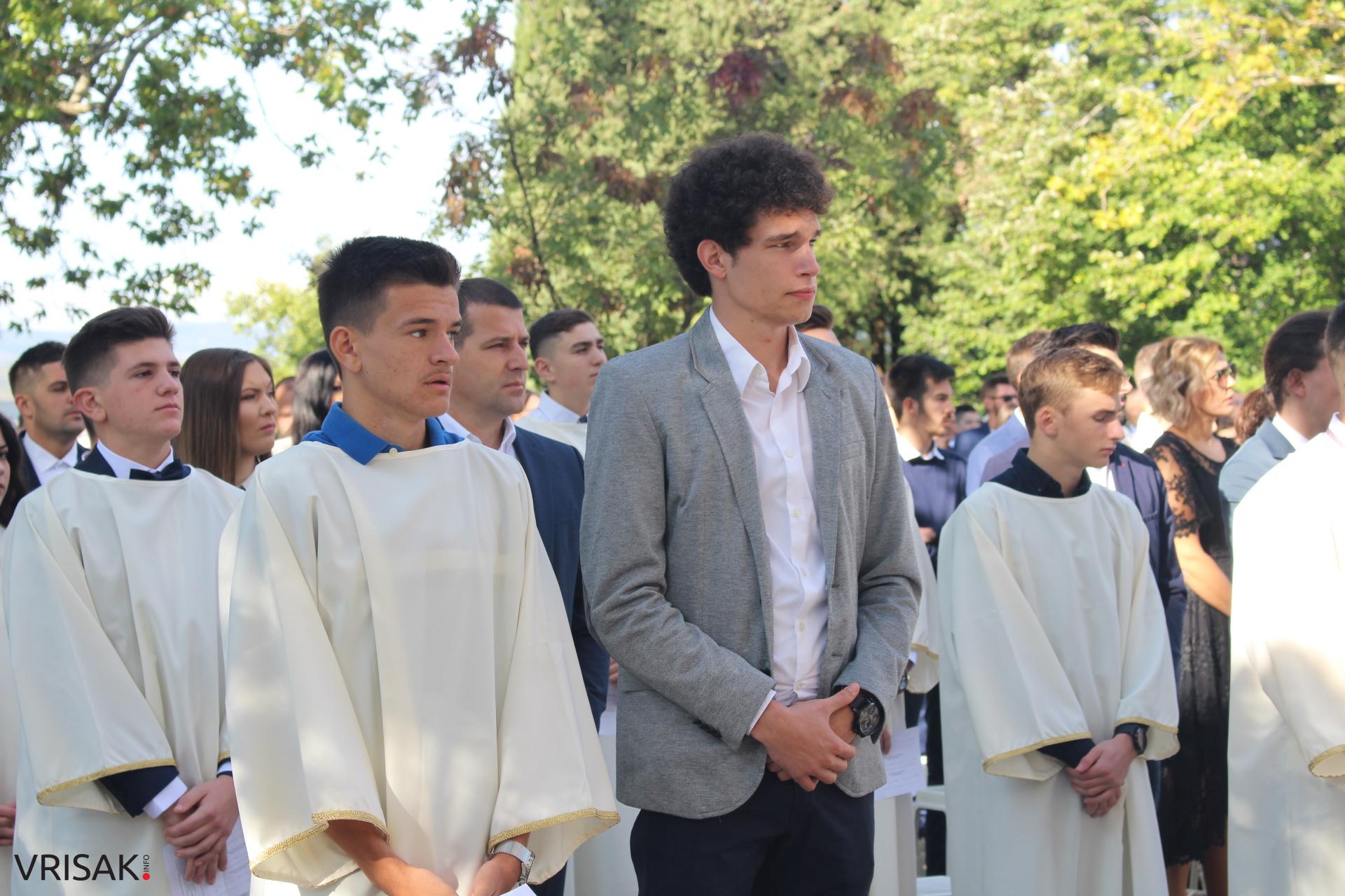 Široki Brijeg: 182 mladih župljana primilo sakrament Svete potvrde