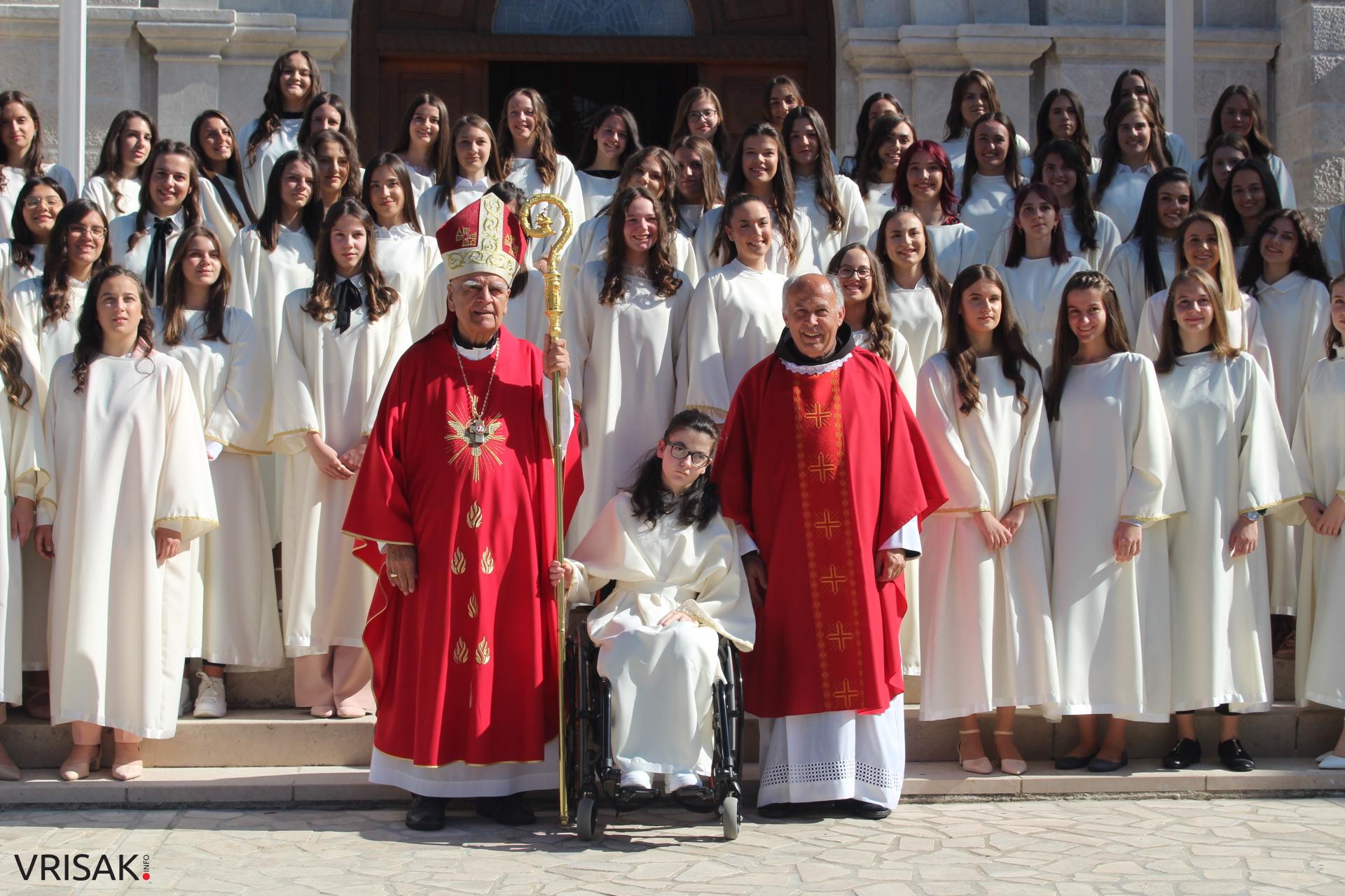 Široki Brijeg: 182 mladih župljana primilo sakrament Svete potvrde