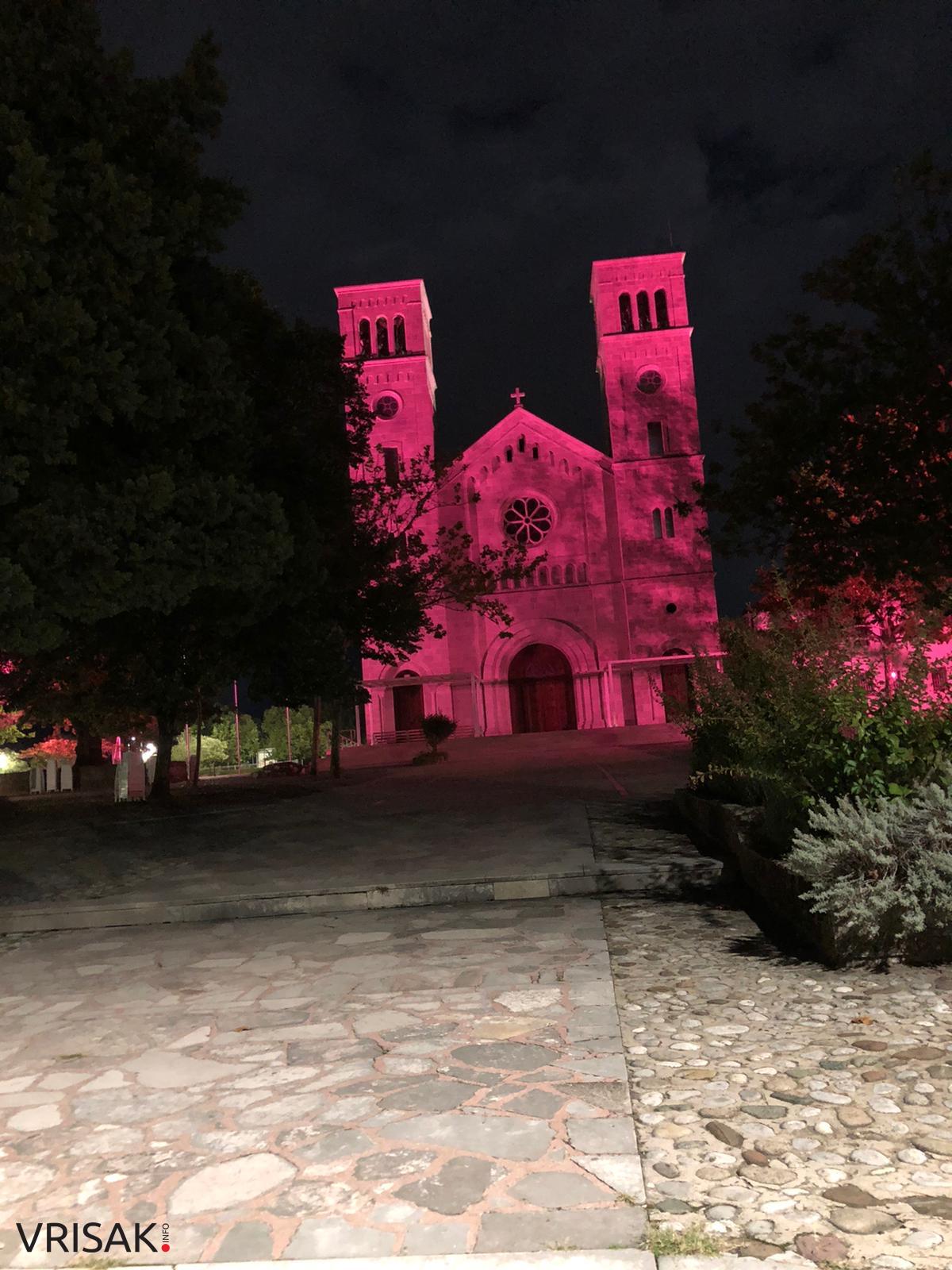 Širokobriješka crkva zasjala u rozoj boji