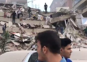 Užasne scene iz Izmira, urušilo se najmanje pet zgrada