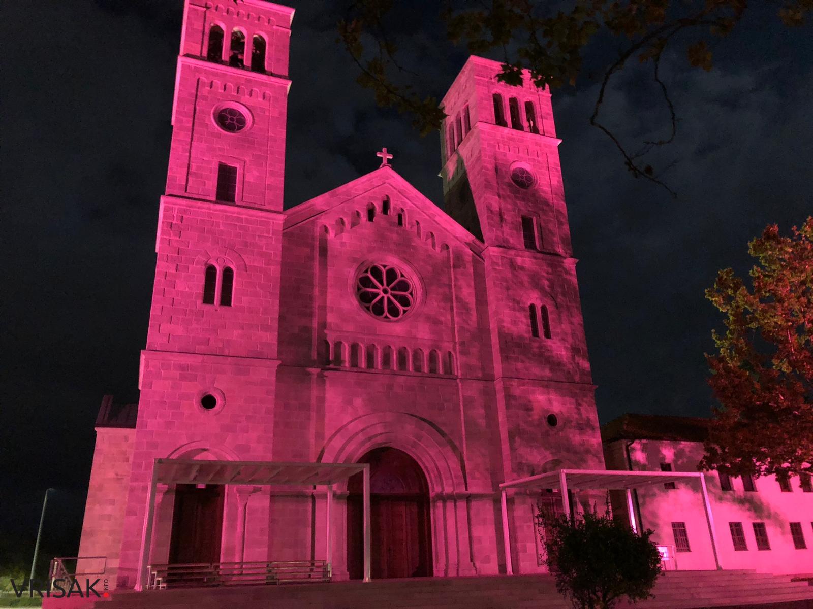 Širokobriješka crkva zasjala u rozoj boji