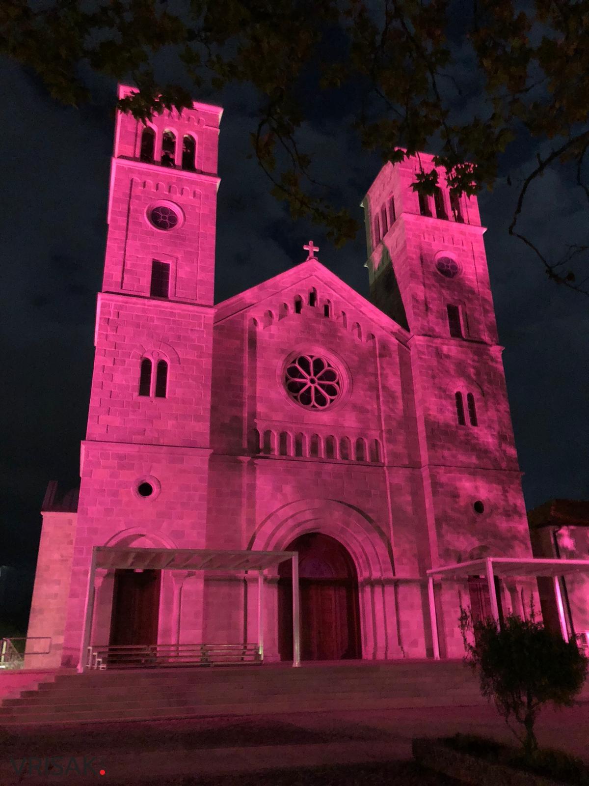 Širokobriješka crkva zasjala u rozoj boji