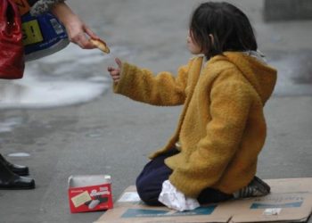Osuđen bračni par iz Tuzle zbog tjeranja djece na prosjačenje