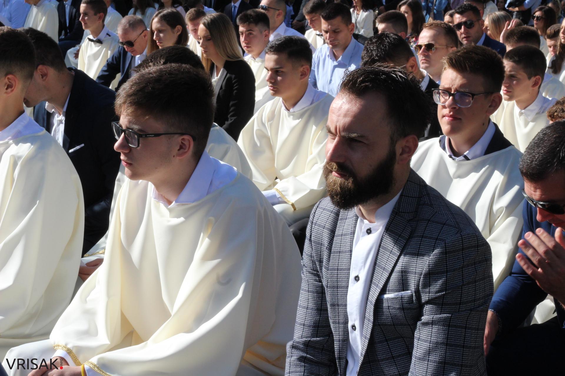 Široki Brijeg: 182 mladih župljana primilo sakrament Svete potvrde