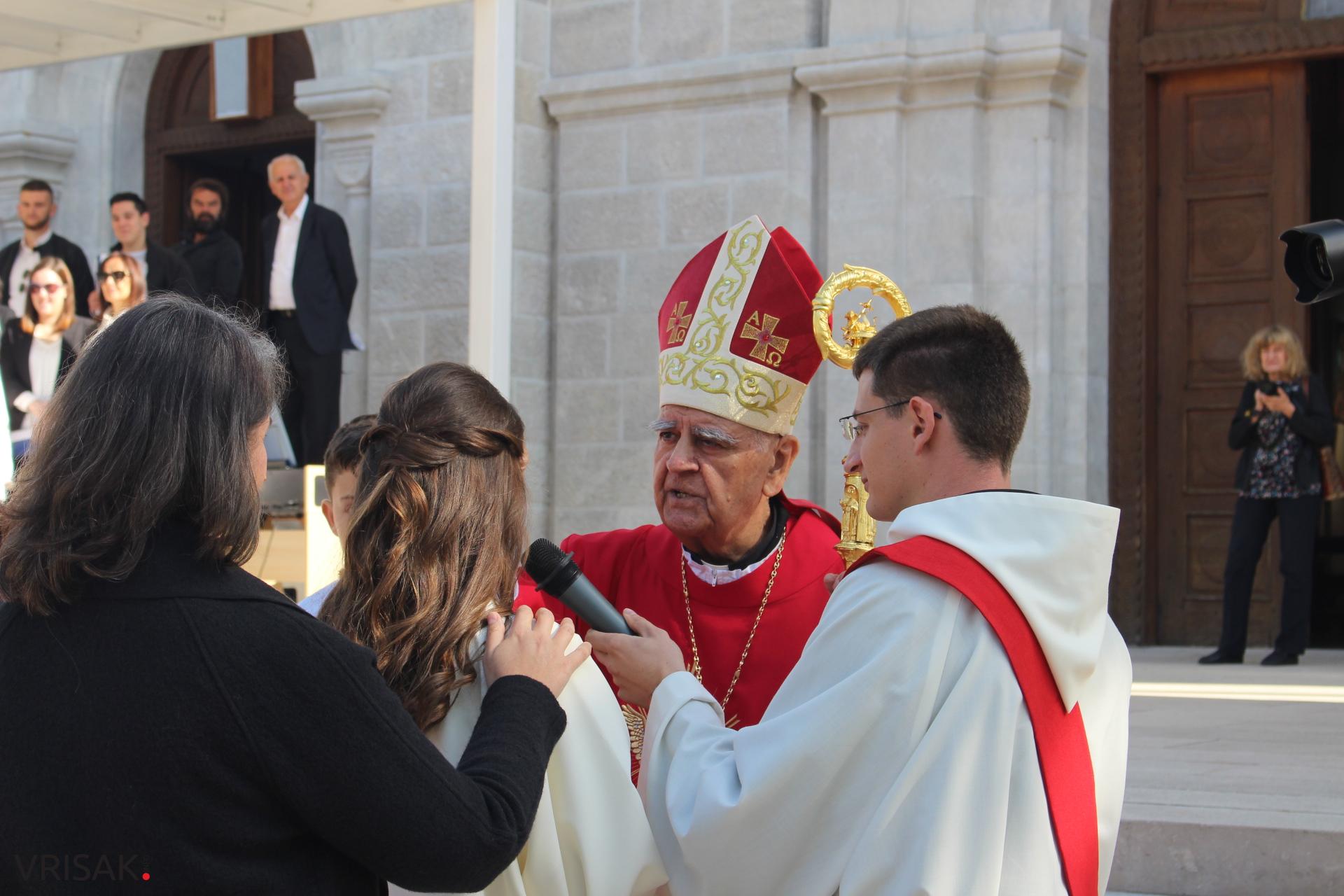 Široki Brijeg: 182 mladih župljana primilo sakrament Svete potvrde