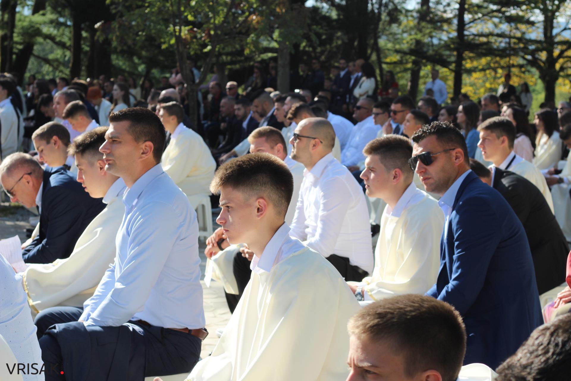 Široki Brijeg: 182 mladih župljana primilo sakrament Svete potvrde