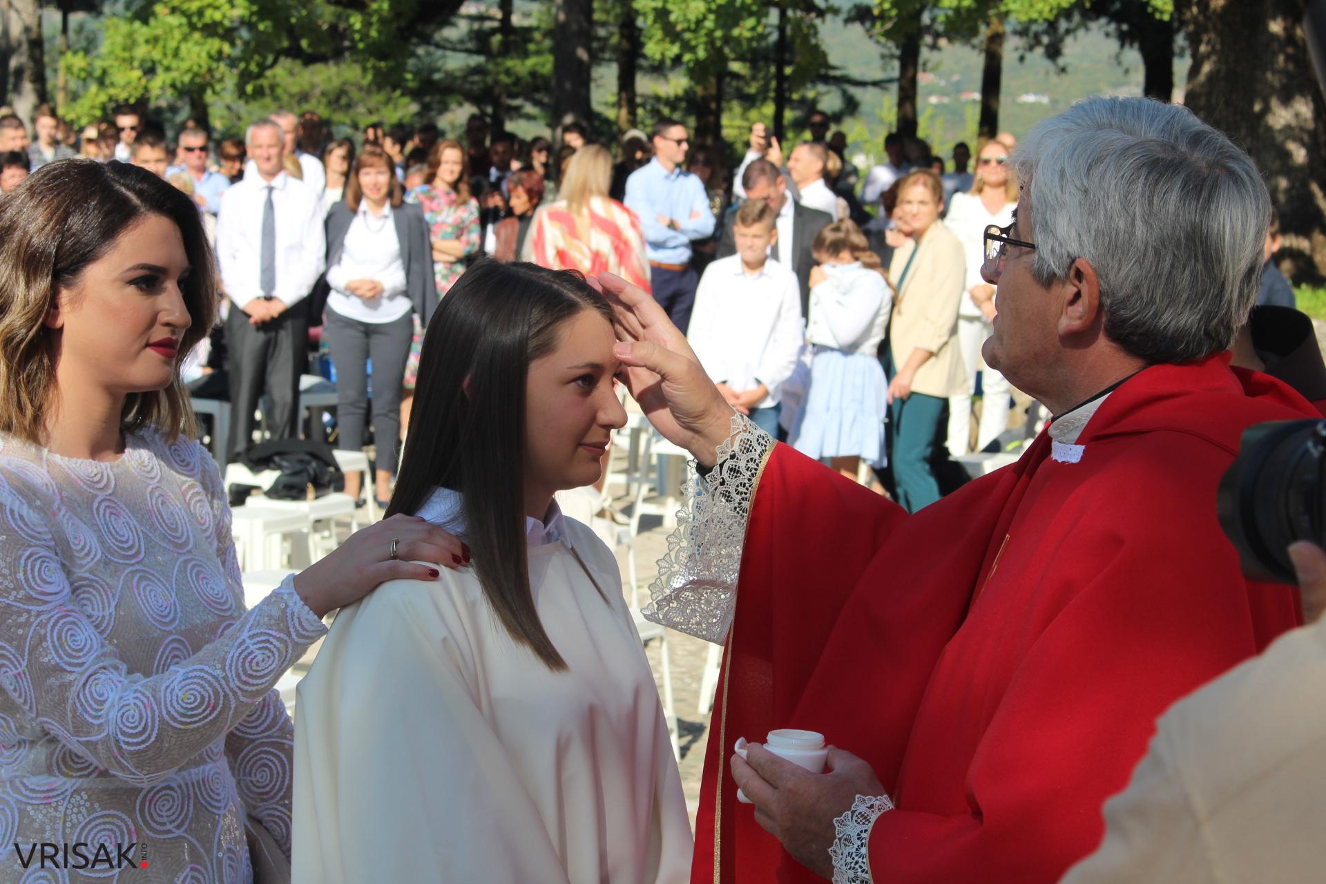 Široki Brijeg: 182 mladih župljana primilo sakrament Svete potvrde