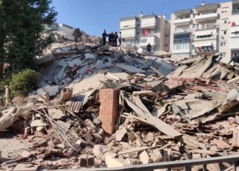 Užasne scene iz Izmira, urušilo se najmanje pet zgrada