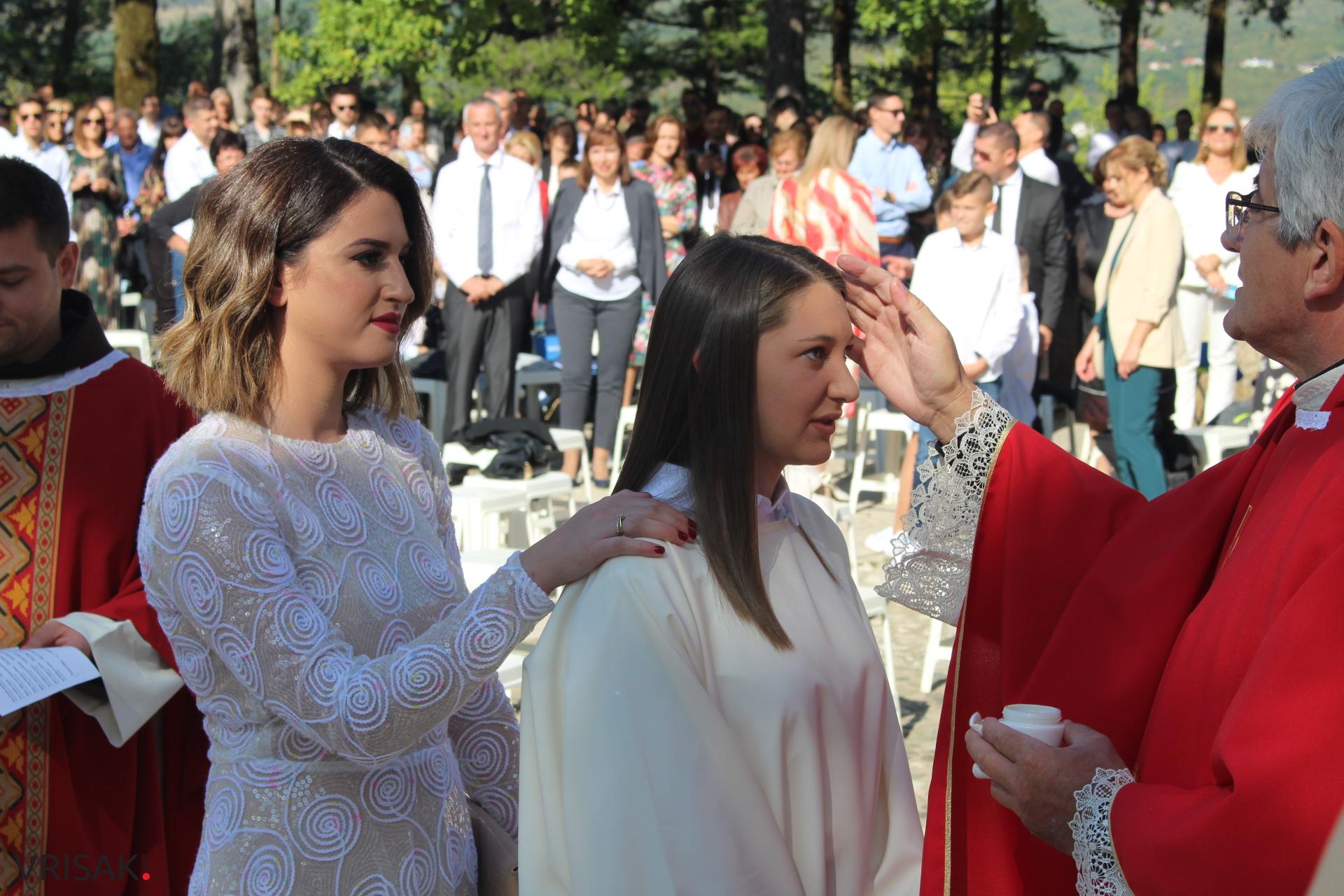 Široki Brijeg: 182 mladih župljana primilo sakrament Svete potvrde