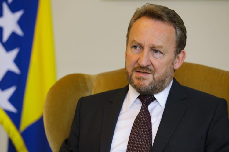 Izetbegović: Nisam Hrvate nazvao manjinom. Vlast nikada neće biti formirana bez stranke koju većinski podržavaju Hrvati