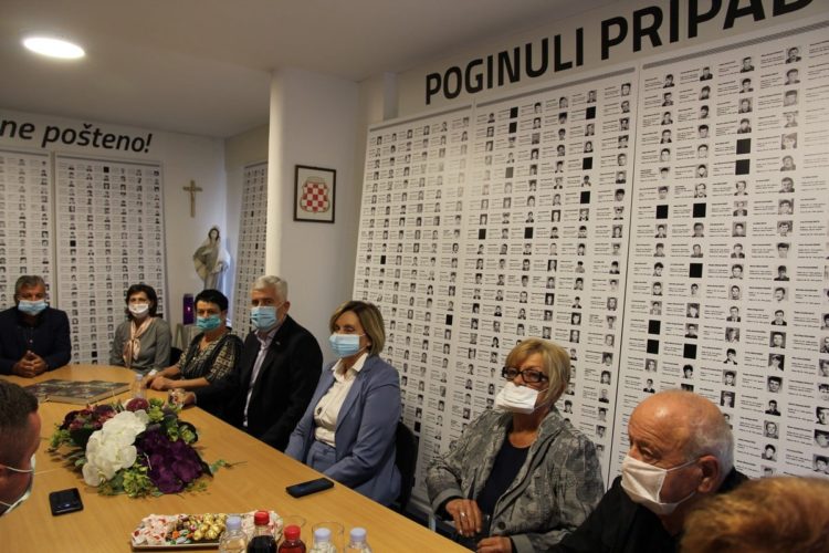 Čović posjetio novoobnovljene prostorije HVIDR-e te Udrugu obitelji poginulih i nestalih hrvatskih branitelja HVO HB