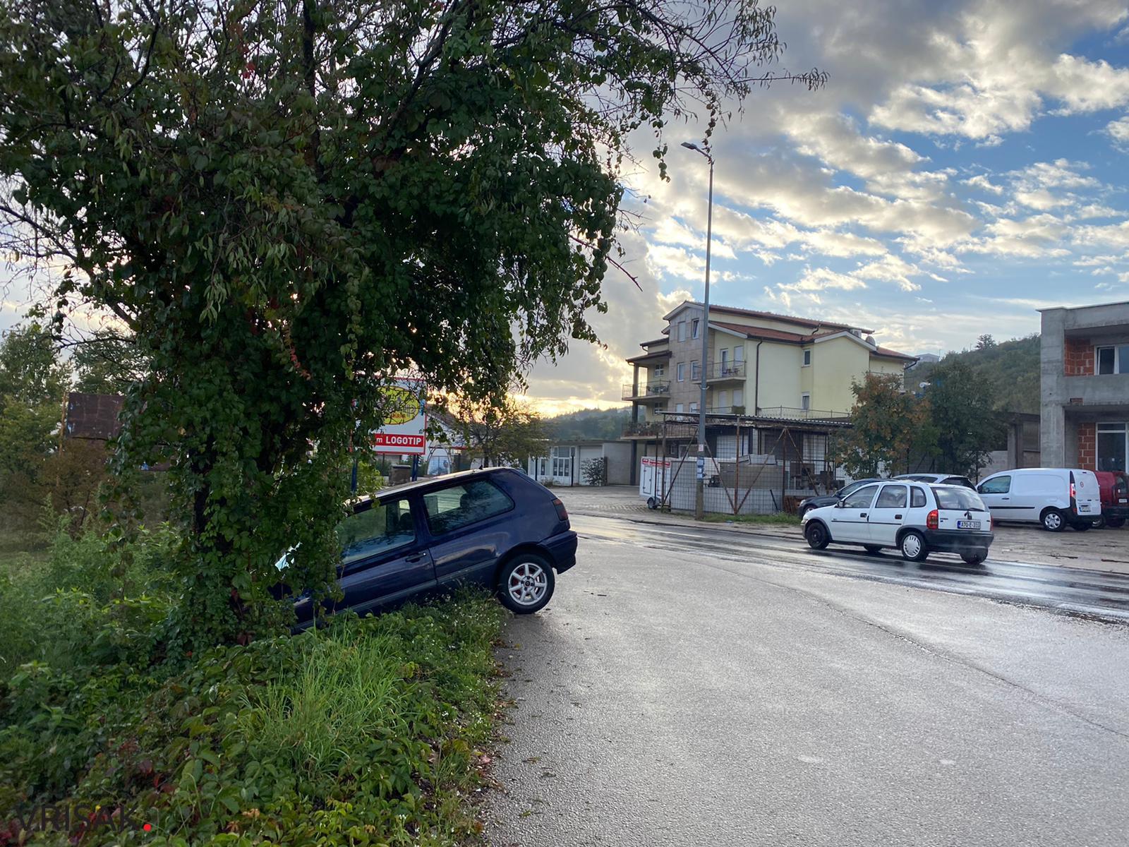 Široki Brijeg: Na Trnskoj cesti kod skretanja za Vagan sletio Golf