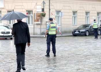 Zagreb: Na Markovu trgu upucan policajac, napadač počinio samoubojstvo