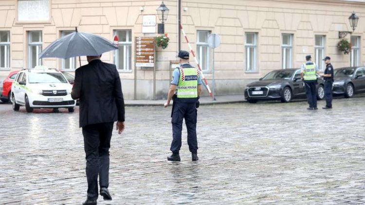 Zagreb: Na Markovu trgu upucan policajac, napadač počinio samoubojstvo