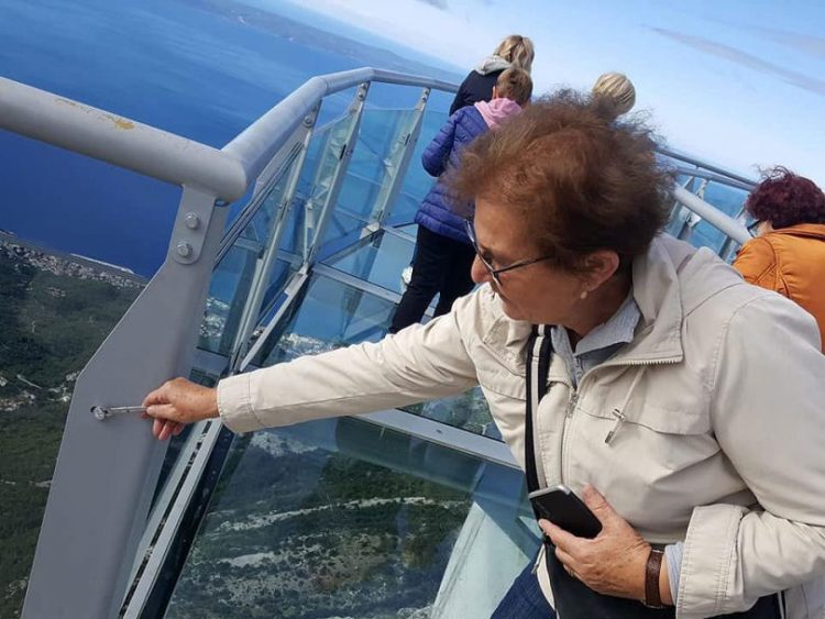 Skywalk Biokovo objavio fotku na Facebooku: Našli smo krivca koji nam odvrće vijke