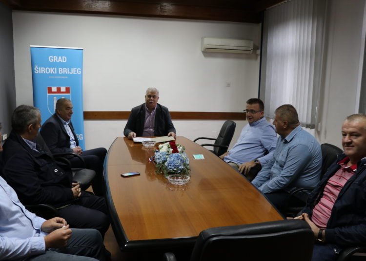 Kraljević i Topić uručili zahvalnicu 1. Pješačkoj gardijskoj pukovniji Oružanih snaga BiH