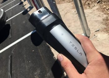 U Tesli se govori hrvatski