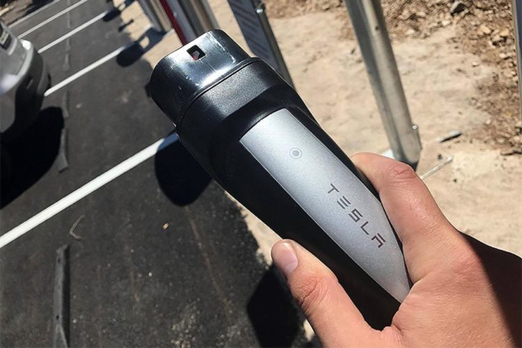 U Tesli se govori hrvatski