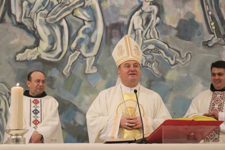 FOTO: Crkvu u Dobrkovićima blagoslovio biskup Palić