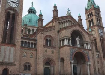 Turci uz povike “Alahu akbar” demolirali unutrašnjost crkve u Beču