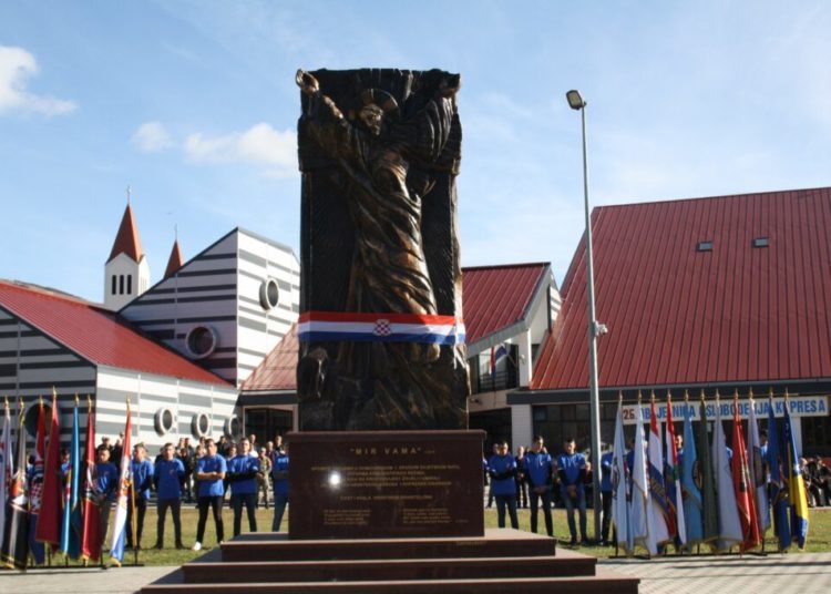 Predstavnici općine Posušje i udruge proistekle iz Domovinskog rata na obilježavanju 26. obljetnice oslobođenja Kupresa