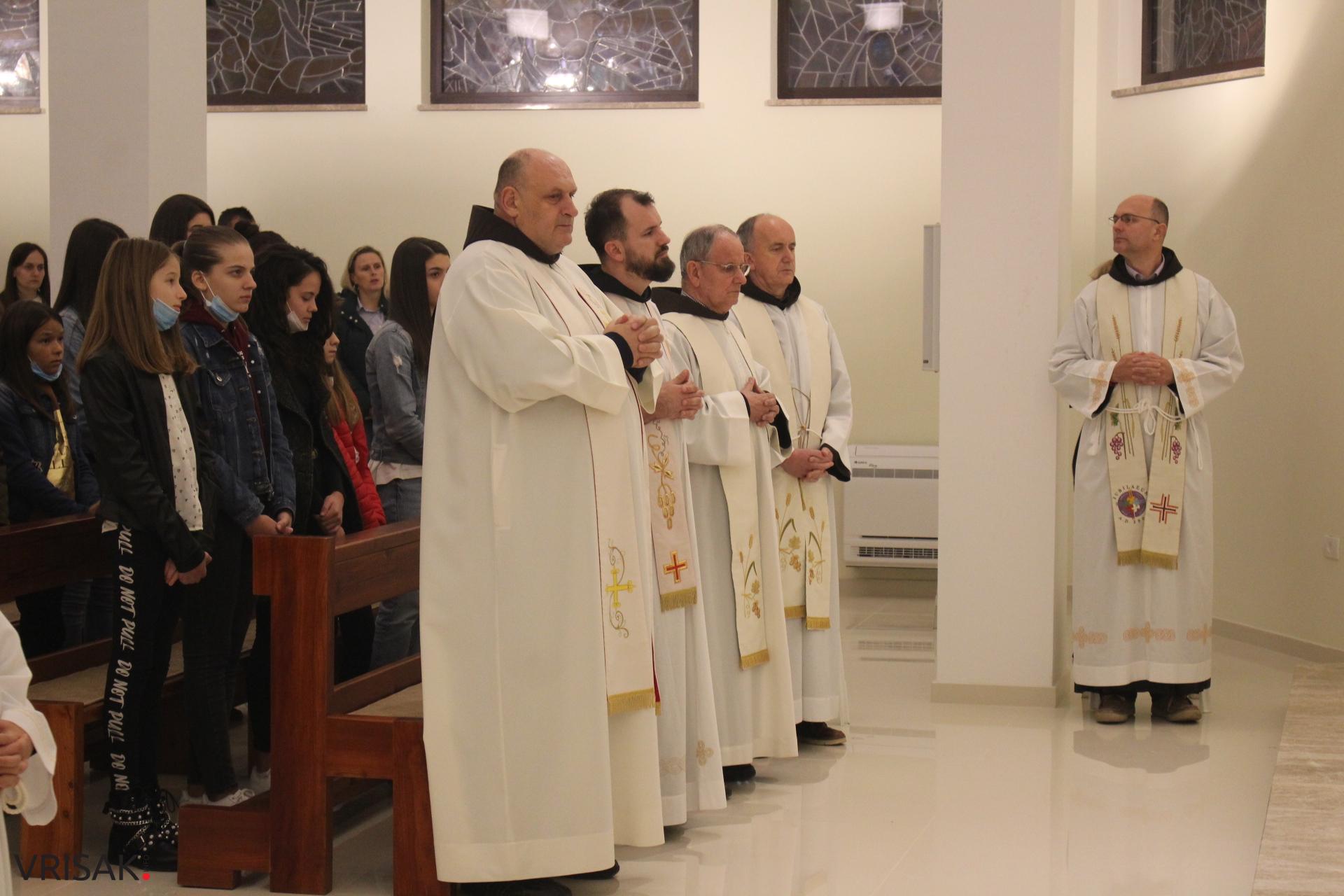 FOTO: Crkvu u Dobrkovićima blagoslovio biskup Palić