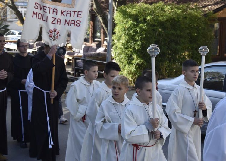 Misom i procesijom proslavljen blagdan sv. Kate u Ljubuškom  (Foto)