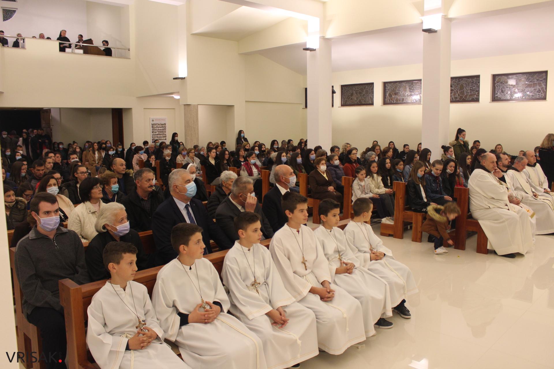 FOTO: Crkvu u Dobrkovićima blagoslovio biskup Palić