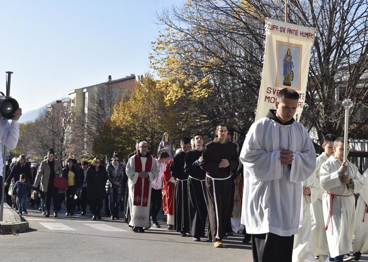 Misom i procesijom proslavljen blagdan sv. Kate u Ljubuškom  (Foto)