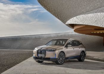 BMW modelom iX napada Teslu