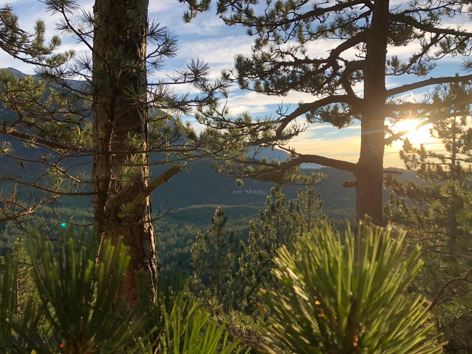 FOTO: Sunčani dan na Blidinju privukao mnoštvo izletnika i turista