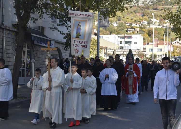 Misom i procesijom proslavljen blagdan sv. Kate u Ljubuškom  (Foto)
