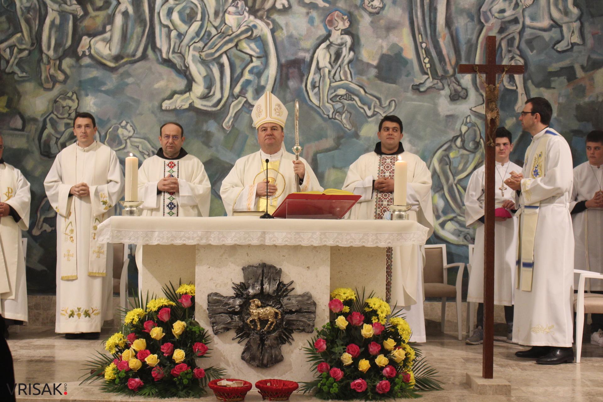 FOTO: Crkvu u Dobrkovićima blagoslovio biskup Palić